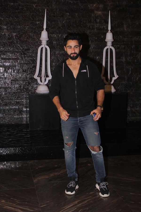 Armaan Jain Sidharth Malhotra,Vicky Kaushal,Siddhanth Kapoor,Kiara Advani,Kiara Advani birthday bash,Kiara Advani birthday bash pics,Kiara Advani birthday bash images,Kiara Advani birthday bash stills,Kiara Advani birthday bash pictures,Kiara Advani birthday bash pho