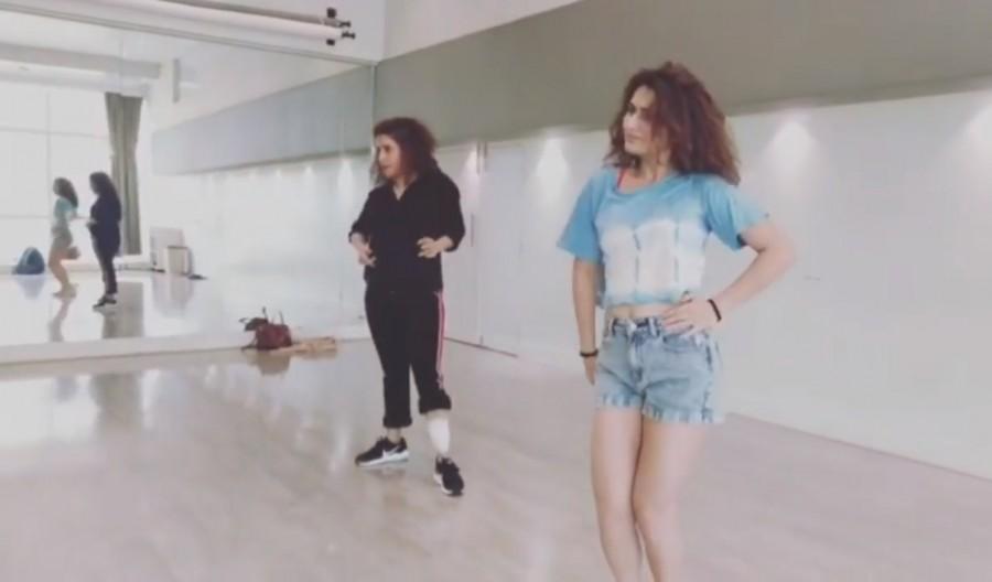 Sanya Malhotra oozes oomph with her dance moves to Dilbar Dangal actress Sanya Malhotra,Sanya Malhotra,Fatima Sana Shaikh,Dilbar,Dilbar dance,Viral video,Sanya Malhotra burns the dance floor