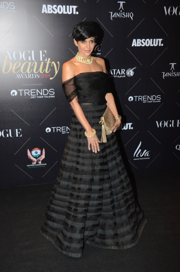 Mandira Bedi Kangana Ranaut,Janhvi Kapoor,Manushi Chhillar,Katrina Kaif,Sonakshi Sinha,Vogue Beauty Awards 2018,Celebs at Vogue Beauty Awards 2018,Celebs at Vogue Beauty Awards,Esha Gupta,Dia Mirza,Kubra Sait