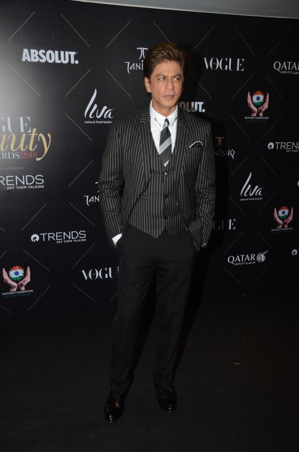 Shah Rukh Khan Shah Rukh Khan,Saif Ali Khan,Yami Gautam,Vidya Balan,Vogue Beauty Awards,Vogue Beauty Awards 2018,Celebs at Vogue Beauty Awards 2018,Celebs at Vogue Beauty Awards,Vogue Beauty Awards pics,Vogue Beauty Awards images,Vogue Beauty Awards stills