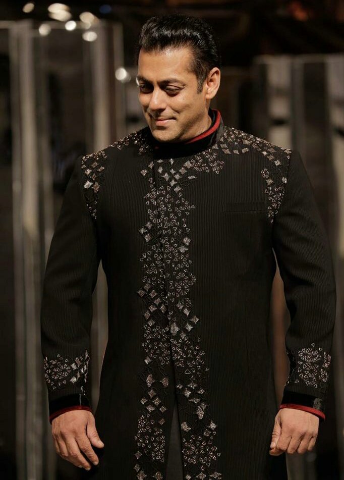 Manish malhotra outlet sherwani 2018