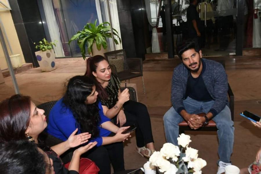Dulquer Salmaan's coffee date with girls Dulquer Salmaan,Karwaan star Dulquer Salmaan,Karwaan,Karwaan release,Karwaan movie release,Dulquer Salmaan coffee with girls