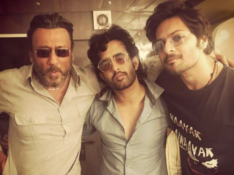 Ali Fazal and Jackie Shroff bond on the sets of Prassthanam Ali Fazal,Ali Fazal and Jackie Shroff,Jackie Shroff,Deva Katta,Prassthanam,Prassthanam on the sets,Prassthanam sets