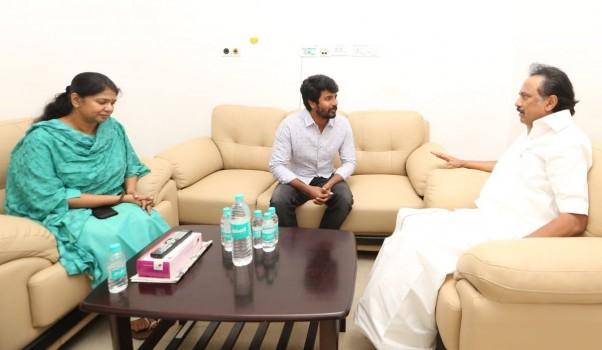 Sivakarthikeyan meets MK Stalin and Kanimozhi at Kauvery Hospital