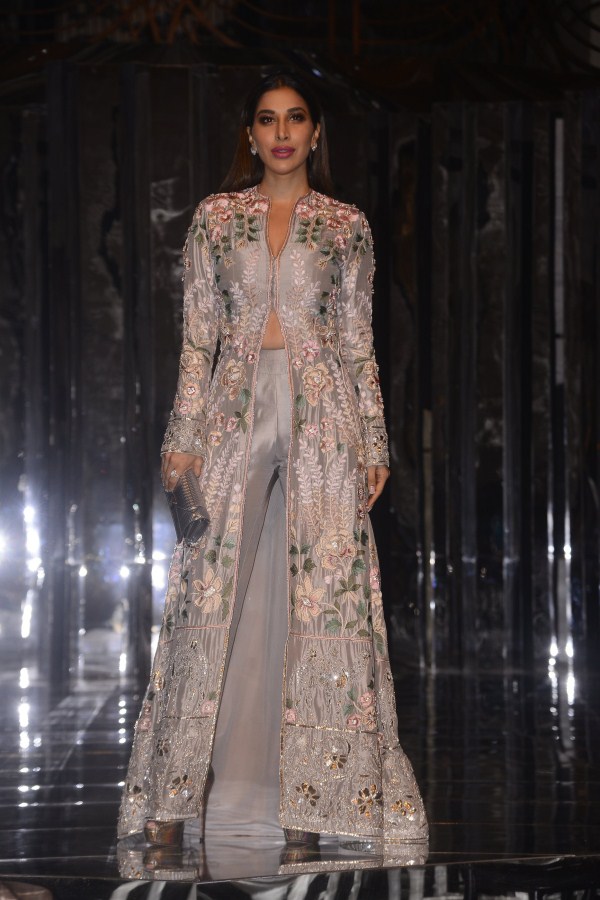 Sophie Choudry Manish Malhotra's Couture Show,celebs at Manish Malhotra's Couture Show,Manish Malhotra fashion Show,Manish Malhotra fashion Show pics,Manish Malhotra fashion Show images,Ishaan Khatter,Khushi Kapoor,Janhvi Kapoor,Sara Ali Khan