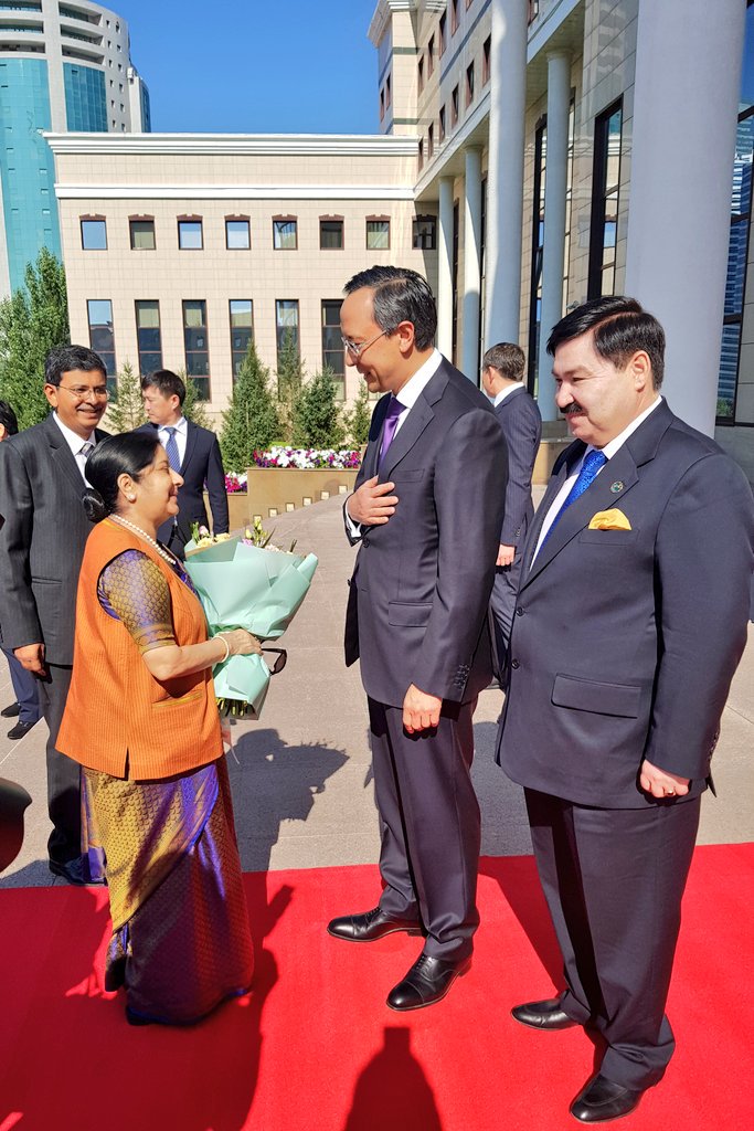 Sushma Swaraj welcomes Kazakhstan PM Sushma Swaraj,External Affairs Minister Sushma Swaraj,Bakytzhan Sagintayev,PM Bakytzhan Sagintayev,Kazakhstan PM Bakytzhan Sagintayev