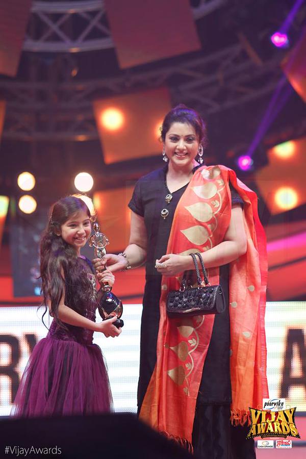 Baby Sara gets the Award for Best Child Artist smile emoticon Vijay Awards,Vijay Awards 2015,9th Annual Vijay awards,Vijay Awards winners,Vijay Awards 2015 winnes photos,Vijay Awards winner list,Vijay Awards pics,Vijay Awards images,Vijay Awards stills