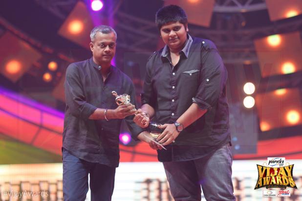 Karthik Subbaraj getting award from Gautham Menon for Jigarthanda Vijay Awards,Vijay Awards 2015,9th Annual Vijay awards,Vijay Awards winners,Vijay Awards 2015 winnes photos,Vijay Awards winner list,Vijay Awards pics,Vijay Awards images,Vijay Awards stills