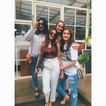 Alia Bhatt celebrates friendship day with '2 + 2 friends'