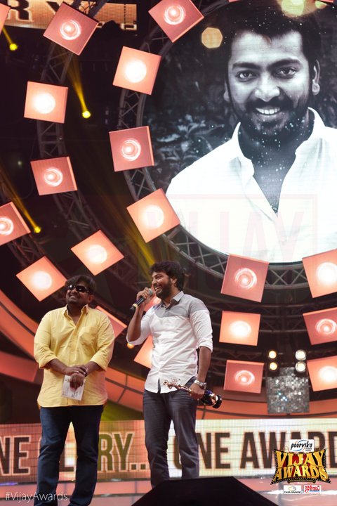 The Best Supporting Actor Male Award goes to Kalai Arasan for Madras Vijay Awards,Vijay Awards 2015,9th Annual Vijay awards,Vijay Awards winners,Vijay Awards 2015 winnes photos,Vijay Awards winner list,Vijay Awards pics,Vijay Awards images,Vijay Awards stills