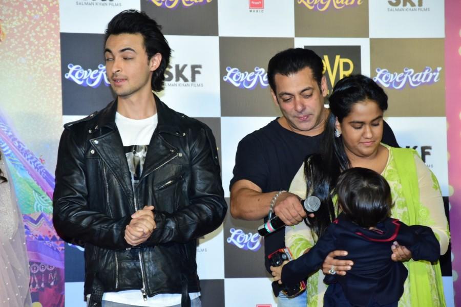 Warina Hussain, Salman Khan and Arpita Khan Sharma Loveratri trailer launch,Loveratri launch,Salman Khan,Aayush Sharma,Warina Hussain,Loveratri trailer launch pics,Loveratri trailer launch images,Loveratri trailer launch stills,Loveratri trailer launch pictures,Loveratri trailer launch photos