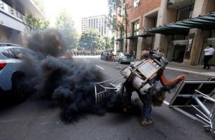 Right-wing protesters,Right-wing protesters and opponents,Portland,Portland square,Oregon