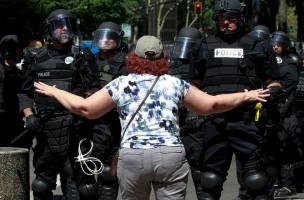 Right-wing protesters,Right-wing protesters and opponents,Portland,Portland square,Oregon