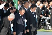 Japan's Prime Minister Shinzo Abe offer prayers for the atomic bomb victims