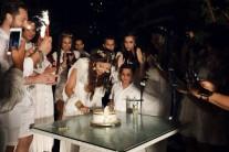 Shama Sikander cuts the cake