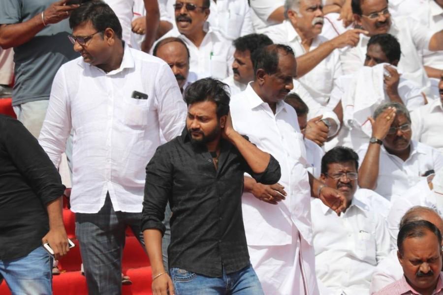 Bobby Simha Karunanidhi funeral,Karunanidhi funeral pics,Karunanidhi funeral images,Karunanidhi funeral stills,Karunanidhi funeral pictures,Karunanidhi funeral photos,Bobby Simha,Parthiepan,Vaiko,Vairamuthu,Kalaignar,kalaignar Karunanidhi