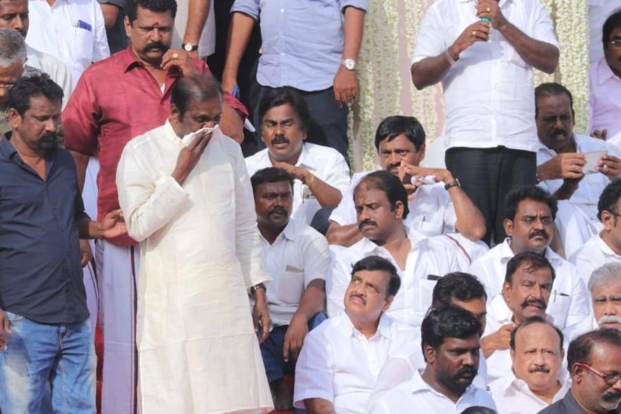 Vairamuthu Karunanidhi funeral,Karunanidhi funeral pics,Karunanidhi funeral images,Karunanidhi funeral stills,Karunanidhi funeral pictures,Karunanidhi funeral photos,Bobby Simha,Parthiepan,Vaiko,Vairamuthu,Kalaignar,kalaignar Karunanidhi