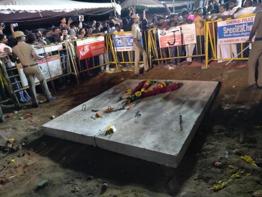 Karunanidhi burial at Marina beach Marina beach,Karunanidhi,Karunanidhi laid to rest at Marina beach,Annadurai,iconic Anna Memorial,Anna Memorial,DMK president