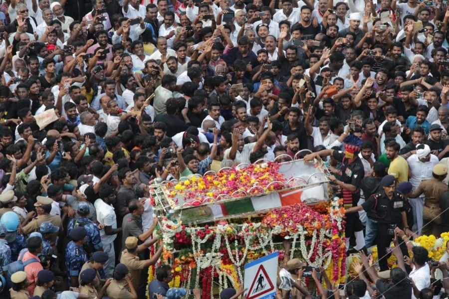 DMK patriarch M Karunanidhi laid to rest at Marina beach Marina beach,Karunanidhi,Karunanidhi laid to rest at Marina beach,Annadurai,iconic Anna Memorial,Anna Memorial,DMK president