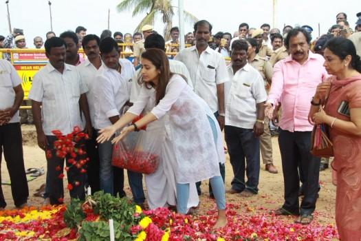 Trisha at Karunanidhi's memorial at Marina