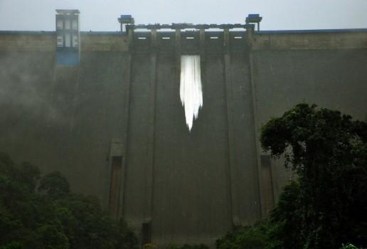 Shutter of Cheruthoni dam opened after 26 years