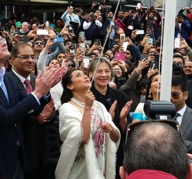 Rani Mukerji hoisting the national flag IFFM,Indian Film Festival of Melbourne,Rani Mukerji,Rani Mukerji hoists Indian flag,Rani Mukerji at IFFM,Rani Mukerji at Indian Film Festival of Melbourne