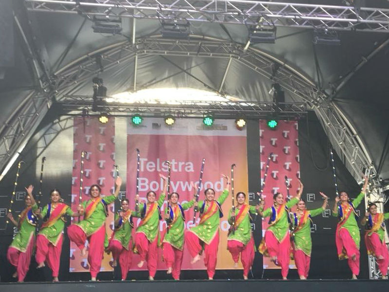 Dancers competing IFFM,Indian Film Festival of Melbourne,Rani Mukerji,Rani Mukerji hoists Indian flag,Rani Mukerji at IFFM,Rani Mukerji at Indian Film Festival of Melbourne