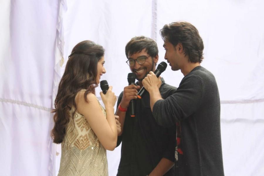 Aayush Sharma and Warina Hussain at ITM college Aayush Sharma and Warina Hussain,Aayush Sharma,Warina Hussain,Loveratri stars,Loveratri,Loveratri promotion,Loveratri movie promotion,Loveratri promotion at ITM college,ITM college