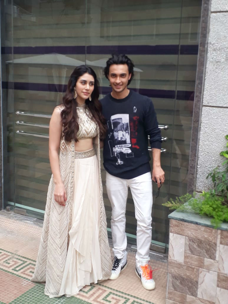 Aayush Sharma and Warina Hussain Aayush Sharma and Warina Hussain,Aayush Sharma,Warina Hussain,Loveratri stars,Loveratri,Loveratri promotion,Loveratri movie promotion,Loveratri promotion at ITM college,ITM college
