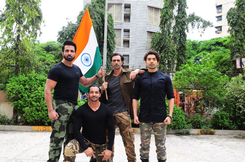 Team Paltan celebrates the spirit of patriotism on Independence Day Gurmeet Choudhary,Harshvardhan Rane,Arjun Rampal,Sonu Sood,Independence Day,Independence Day celebration,Independence Day 2018