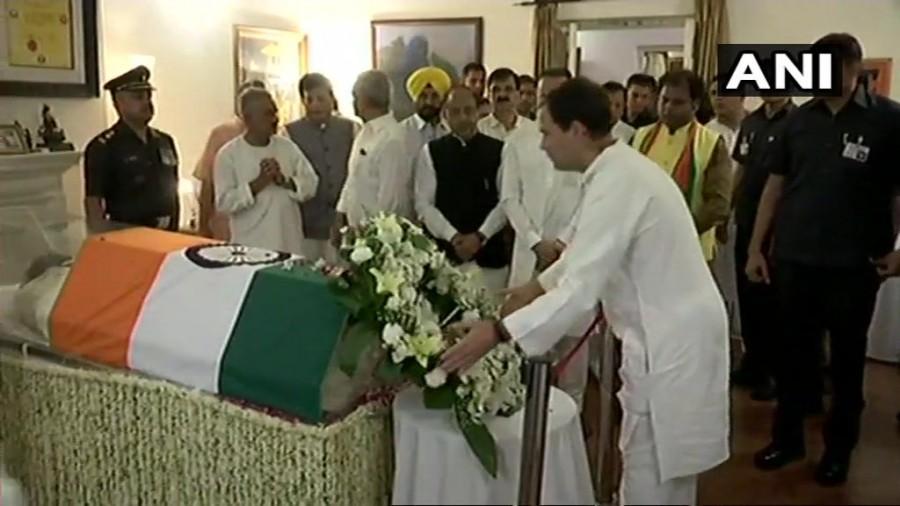 Rahul Gandhi pays tribute to former Prime Minister Atal Bihari Vajpayee Modi,Sonia Gandhi,Ram Nath Kovind,Atal Bihari Vajpayee,Atal Bihari Vajpayee dead,Atal Bihari Vajpayee passed away,Atal Bihari Vajpayee death,former Prime Minister