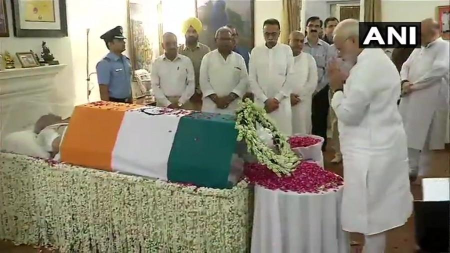 Narendra Modi pays tribute to former Prime Minister Atal Bihari Vajpayee Modi,Sonia Gandhi,Ram Nath Kovind,Atal Bihari Vajpayee,Atal Bihari Vajpayee dead,Atal Bihari Vajpayee passed away,Atal Bihari Vajpayee death,former Prime Minister