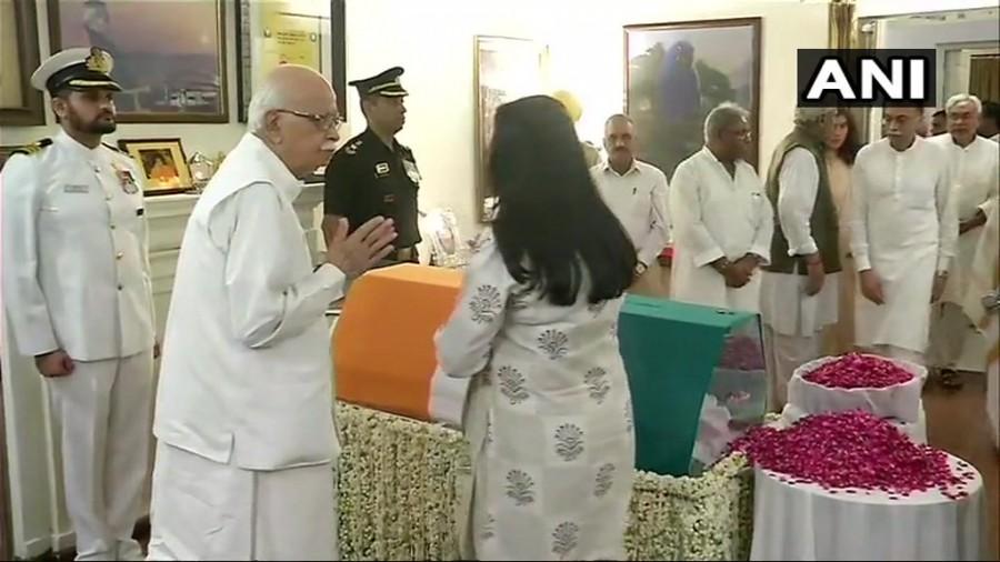 Senior BJP leaders LK Advani and Murali Manohar Joshi Modi,Sonia Gandhi,Ram Nath Kovind,Atal Bihari Vajpayee,Atal Bihari Vajpayee dead,Atal Bihari Vajpayee passed away,Atal Bihari Vajpayee death,former Prime Minister