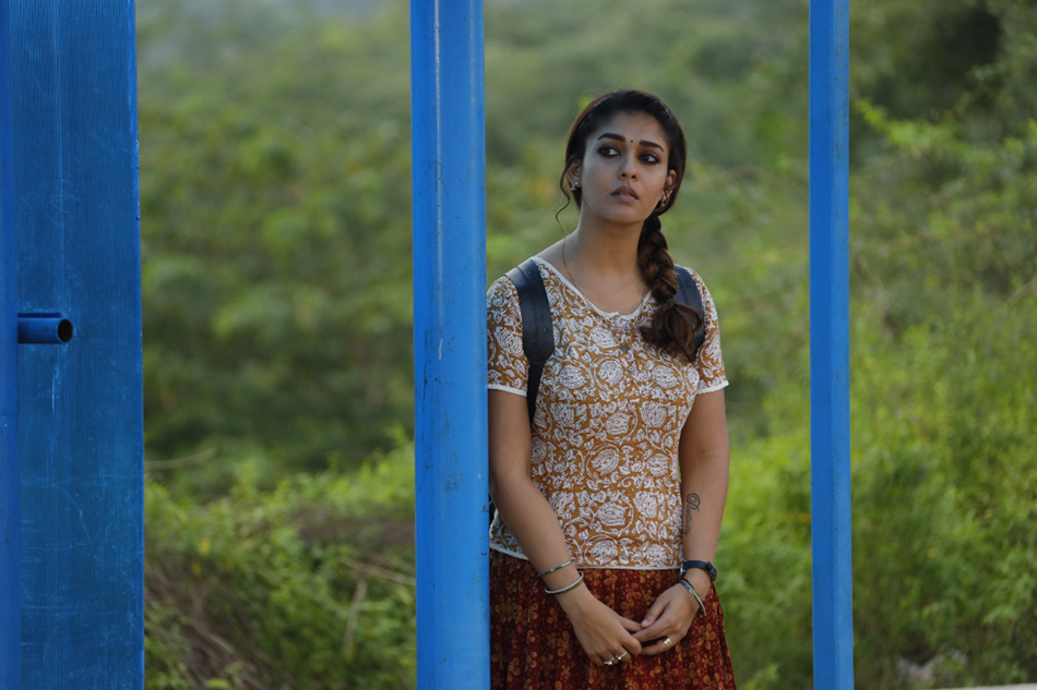 Kolamaavu Kokila movie pics Nayanthara and Yogi Babu,Nayanthara,Yogi Babu,Kolamaavu Kokila,Kolamaavu Kokila movie stills,Kolamaavu Kokila movie pics,Kolamaavu Kokila movie images,Kolamaavu Kokila movie pictures,Kolamaavu Kokila movie photos