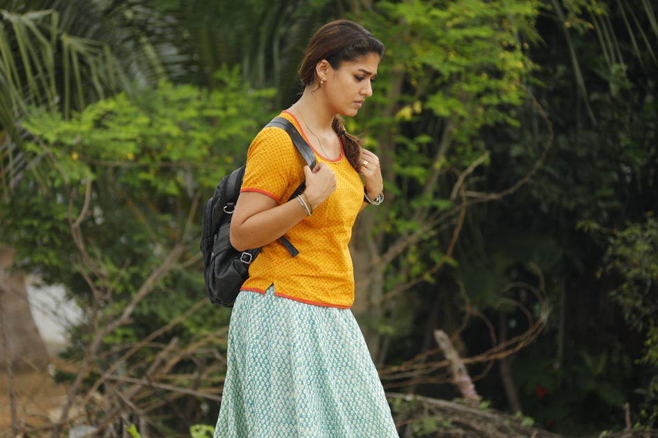 Nayanthara in Kolamaavu Kokila Nayanthara and Yogi Babu,Nayanthara,Yogi Babu,Kolamaavu Kokila,Kolamaavu Kokila movie stills,Kolamaavu Kokila movie pics,Kolamaavu Kokila movie images,Kolamaavu Kokila movie pictures,Kolamaavu Kokila movie photos