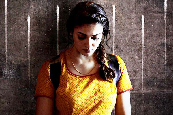 Kolamaavu Kokila movie pictures Nayanthara and Yogi Babu,Nayanthara,Yogi Babu,Kolamaavu Kokila,Kolamaavu Kokila movie stills,Kolamaavu Kokila movie pics,Kolamaavu Kokila movie images,Kolamaavu Kokila movie pictures,Kolamaavu Kokila movie photos