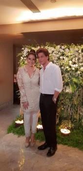 Shah Rukh Khan and Manisha Koirala pose for the shutterbugs
