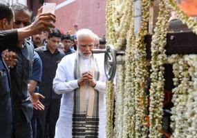 Atal Bihari Vajpayee final journey,Vajpayee final journey,Vajpayee final journey pics,Vajpayee final journey images,Vajpayee final journey stills,Narendra Modi,Amit Shah,Atal Bihari Vajpayee funeral,Atal Bihari Vajpayee funeral pics,Atal Bihari Vajpayee f