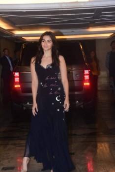 Alia Bhatt looks drop dead gorgeous at Priyanka Chopra and Nick Jonas engagement bash