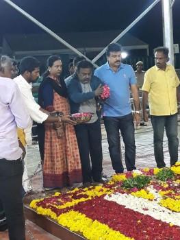 Captain Vijayakanth pays respect at Karunanidhi's memorial at Marina