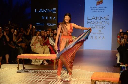 Sushmita Sen ramp walk at Lakme Fashion Week 2018