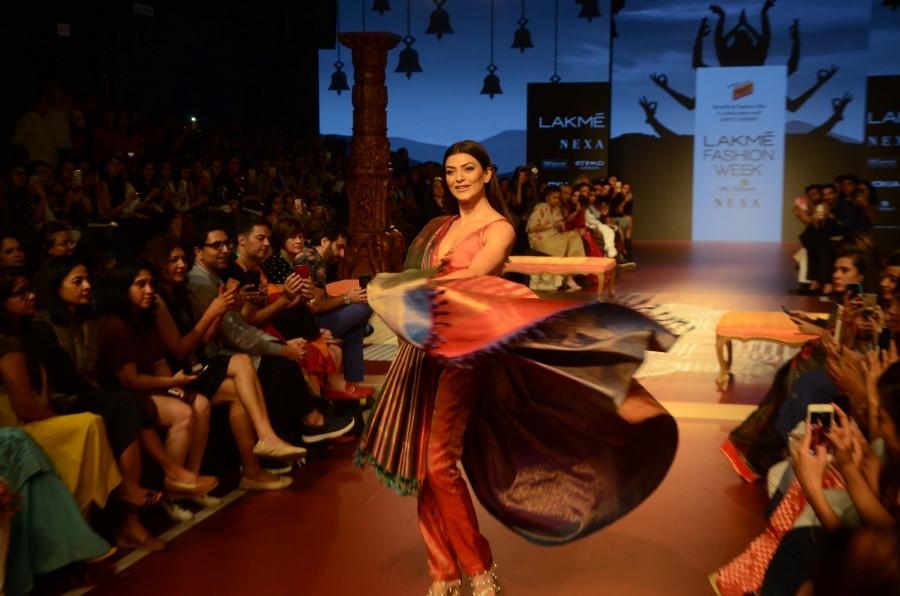 Miss India Universe Sushmita Sen walks down LFW ramp like a queen Sushmita Sen,Lakme Fashion Week,Lakme Fashion Week 2018,Sushmita Sen walks ramp,Sushmita Sen at Lakme Fashion Week,celebs at Lakme Fashion Week,LFW 2018,celebs at LFW 2018