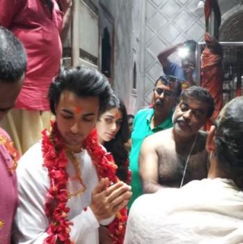 Aayush Sharma and Warina Hussain visit Kali Temple