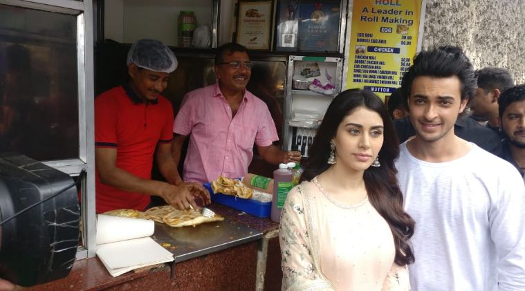 Aayush Sharma and Warina Hussain Loveratri pair,Loveratri,Aayush Sharma and Warina Hussain,Aayush Sharma,Warina Hussain,Kali Temple,Kolkata street food,Aayush and Warina enjoys Kolkata street food,food street