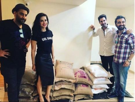Kerala floods: Sunny Leone extends help to victims with food aid