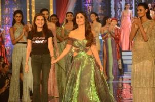 Actress Kareena Kapoor,Kareena Kapoor,Shades Of A Diva,Lakme Fashion Week,Lakme Fashion Week 2018,Lakme Fashion Week grand finale,Lakme Fashion Week finale