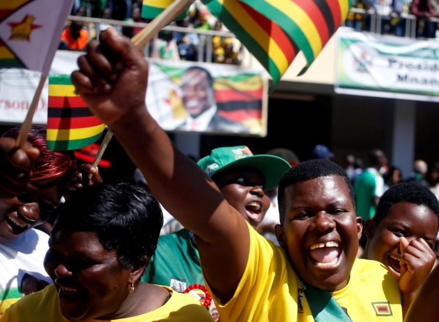 Supporters of Zimbabwe's President cheer as he arrives Emmerson Mnangagwa,Emmerson Mnangagwa new president,Emmerson Mnangagwa new Zimbabwe president,Emmerson Mnangagwa Zimbabwe president,Zimbabwe president