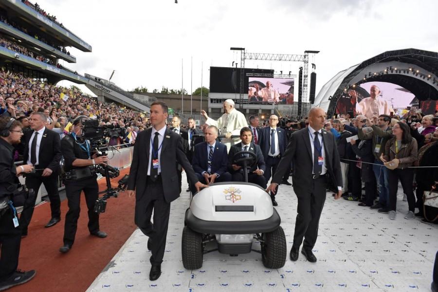 Pope Francis at Croke Park Pope Francis,Pope Francis visits Ireland,Pope Francis in Ireland,papal visit