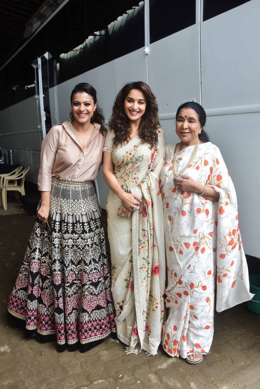 Kajol with Madhuri Dixit and Asha Bhosle Kajol,Kajol with Madhuri Dixit and Asha Bhosle,Kajol with Madhuri Dixit,Kajol with Asha Bhosle,Madhuri Dixit,Asha Bhosle,Dance Deewane,Helicopter Eela