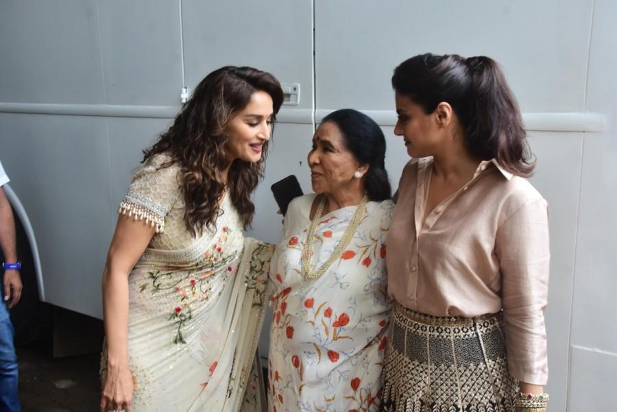 When Kajol, Asha Bhosle and Madhuri came together to pose Kajol,Kajol with Madhuri Dixit and Asha Bhosle,Kajol with Madhuri Dixit,Kajol with Asha Bhosle,Madhuri Dixit,Asha Bhosle,Dance Deewane,Helicopter Eela